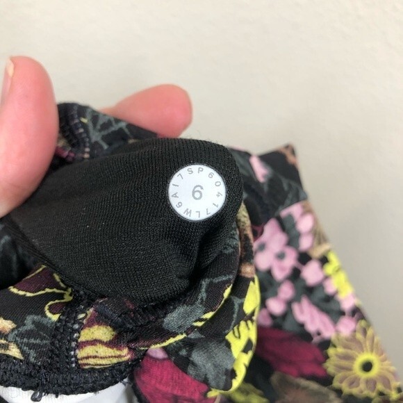Lululemon Wunder Under Crop Fluorolace Multi Color Floral High Rise 6 - Picture 7 of 8